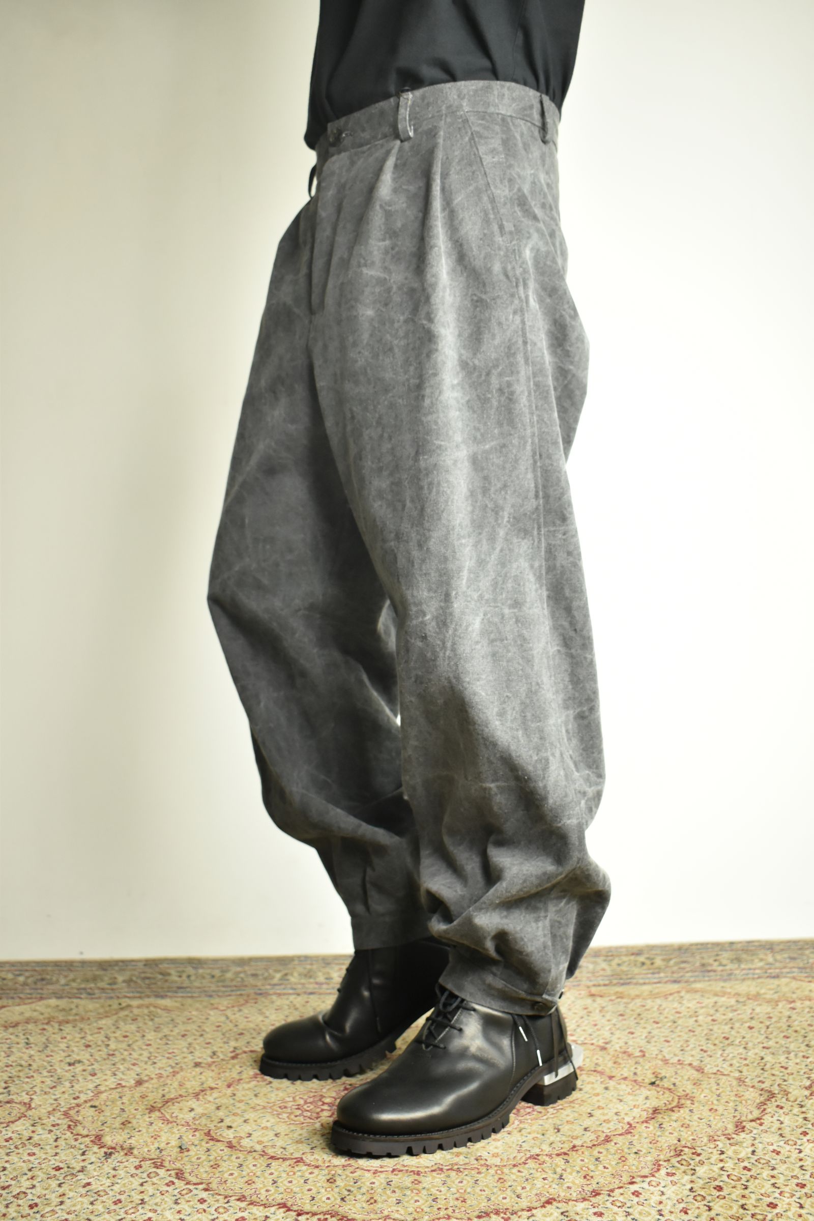 Tucked Hem Pants with Button Closure"Charcoal" /  タックヘムパンツ "チャコール"