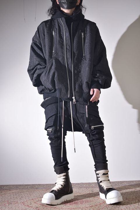 ニットフーディで保温性を確保