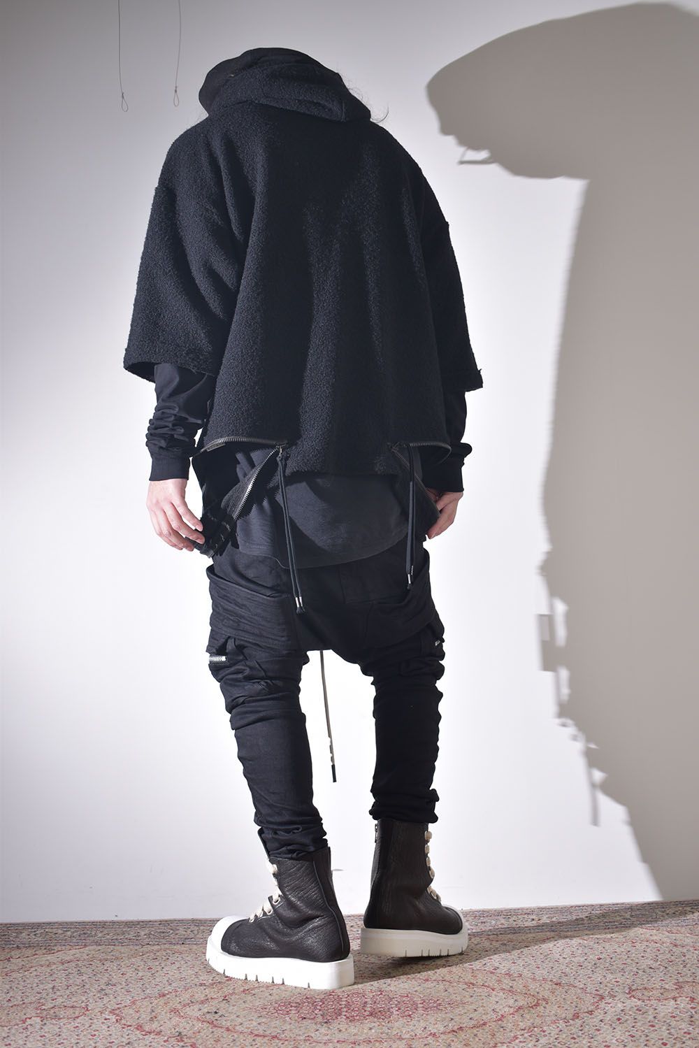 ニットフーディで保温性を確保