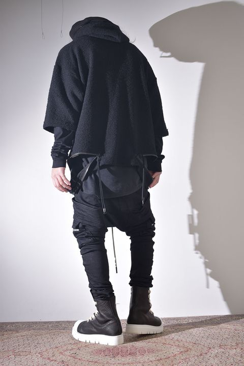 ニットフーディで保温性を確保