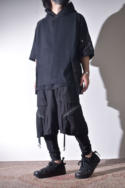 Hoodieも残り1点となっております。