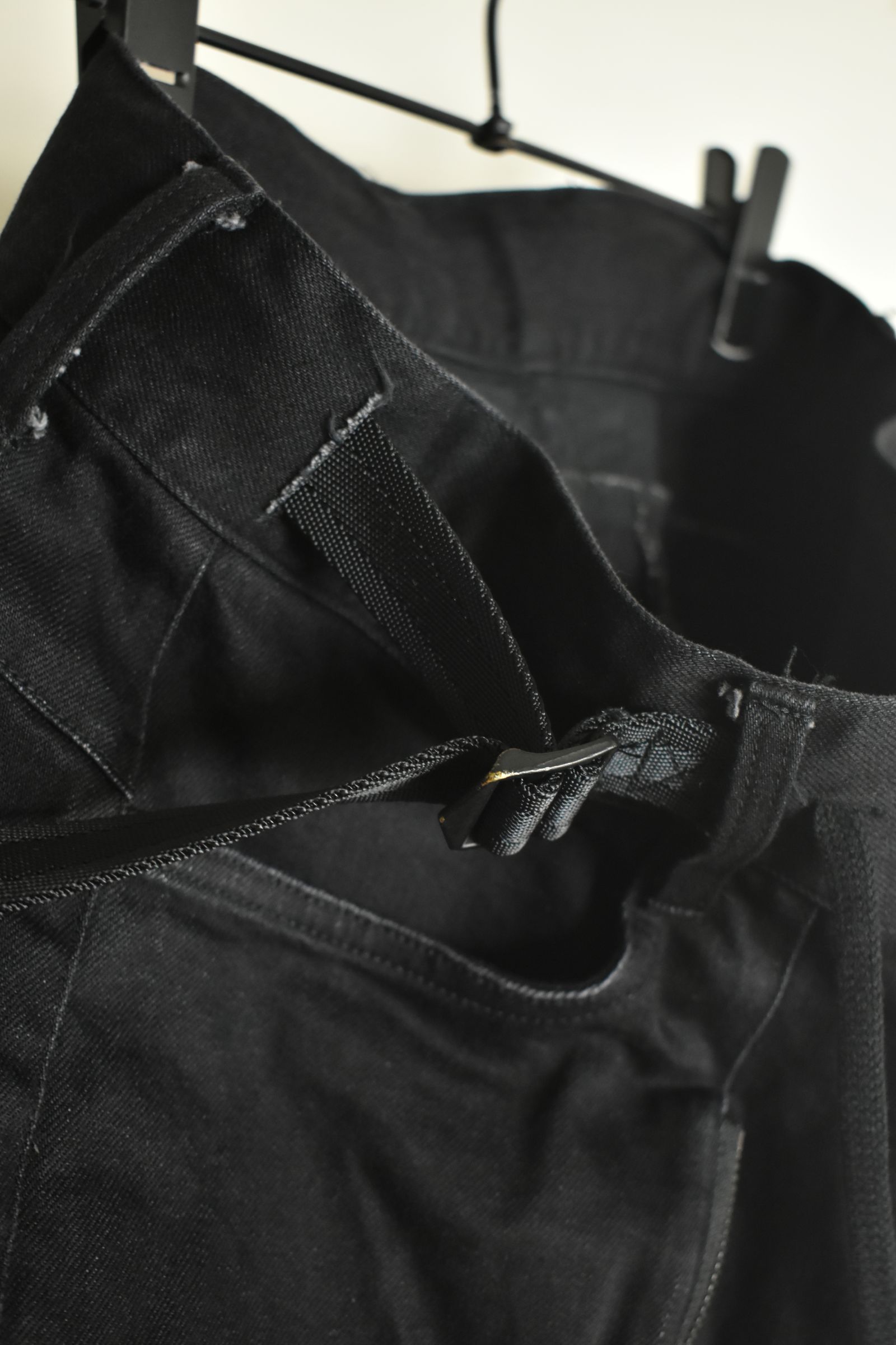 Stretch Denim Knee-Open Cropped Pants"Black" / ストレッチデニムニーオープンクロップドパンツ"ブラック"