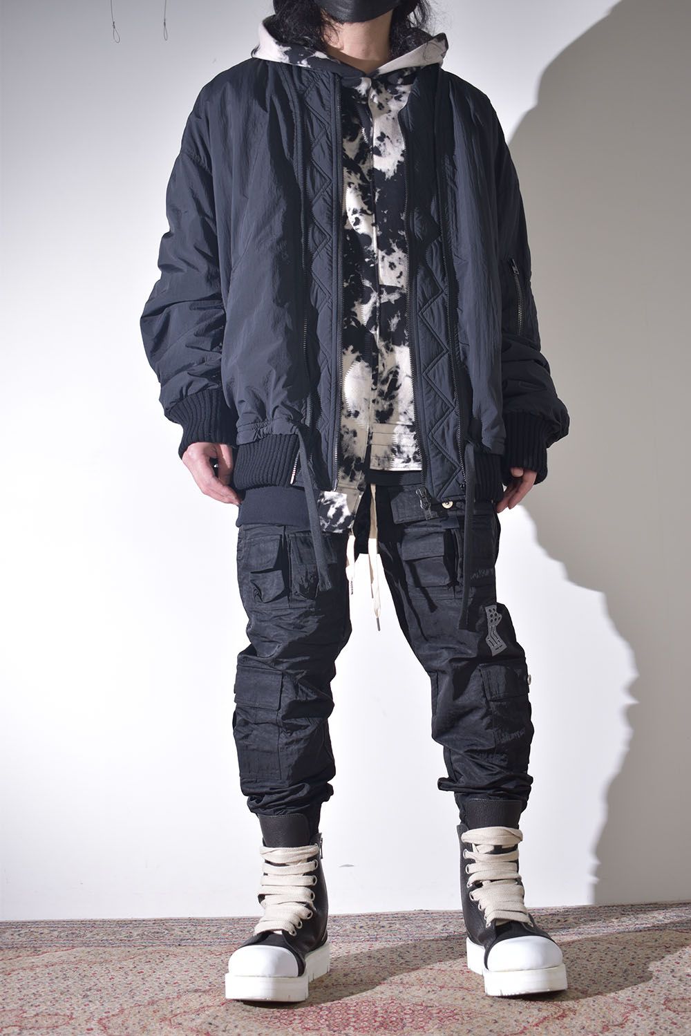 ボンバージャケット×ナイロンカーゴ