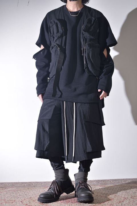 どんなトップスにも合わせられるベスト