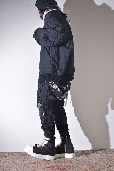ボンバージャケット×ナイロンカーゴ