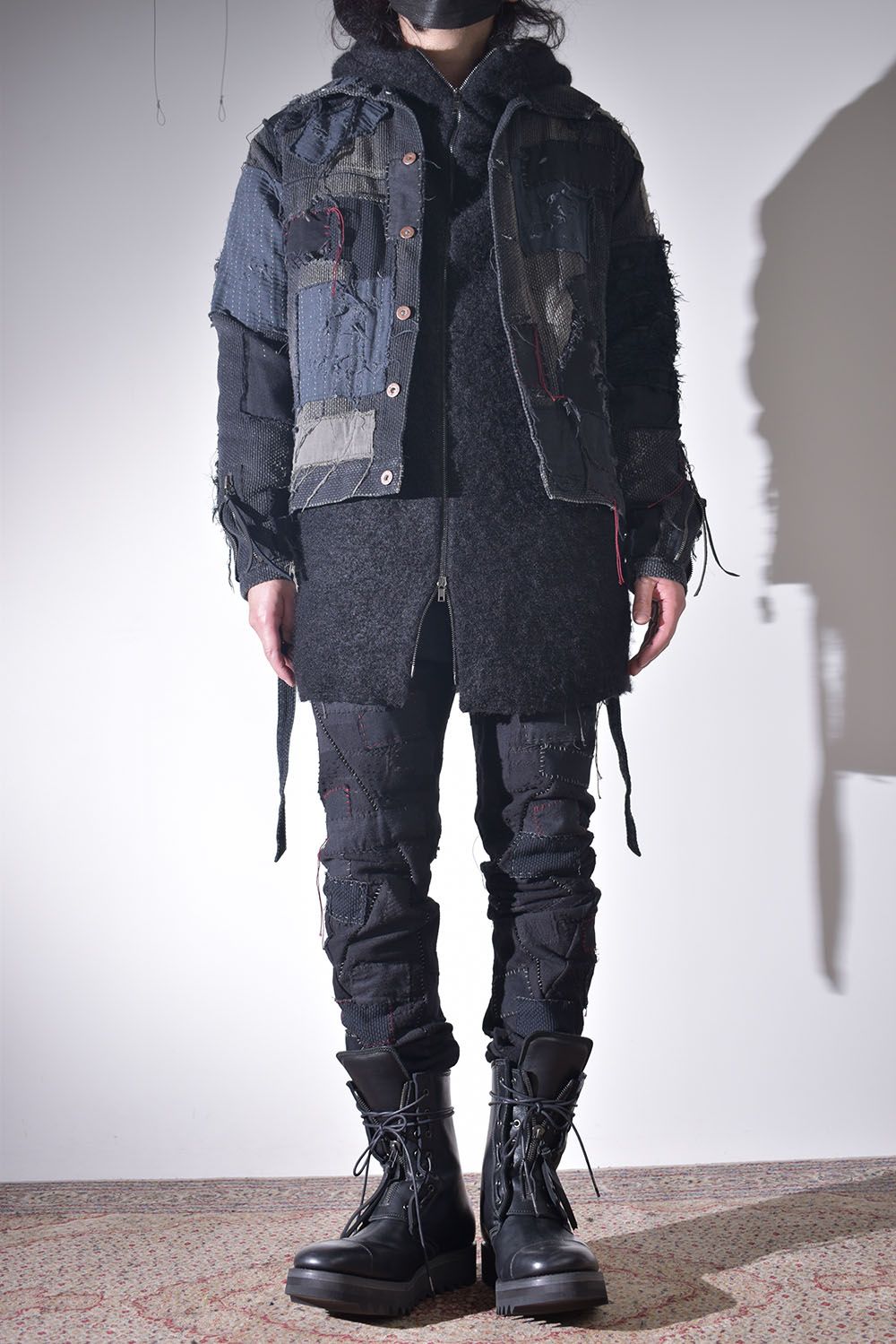 ライトアウターに保温性の高いフーディを差し込む