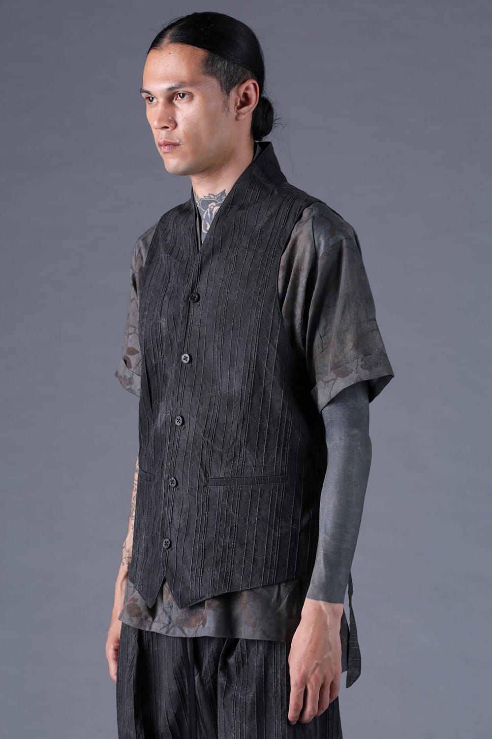 《2027SS先行予約分》Mura-Dye Dobby Stripe Shawl-Collar Vest"Charcoal" / ムラ染トビーストライプショールカラーベスト"チャコール"