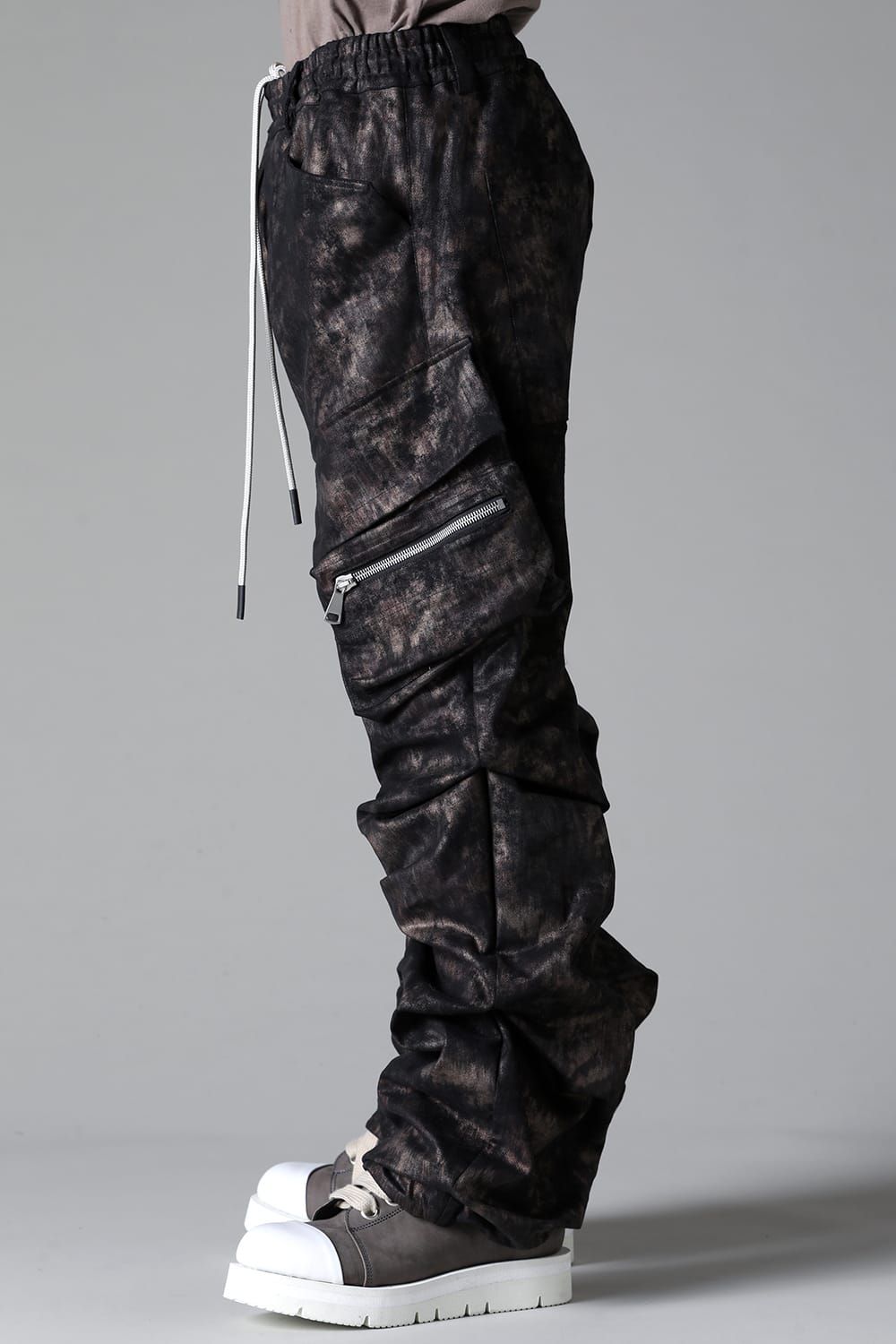 《2025AW先行予約》Metal Steam Camouflage Boots Cut Tuck Cargo Pants"Black × Beige" / メタルスチームカモフラージュ ブーツカットタックカーゴパンツ"ブラック×ベージュ"