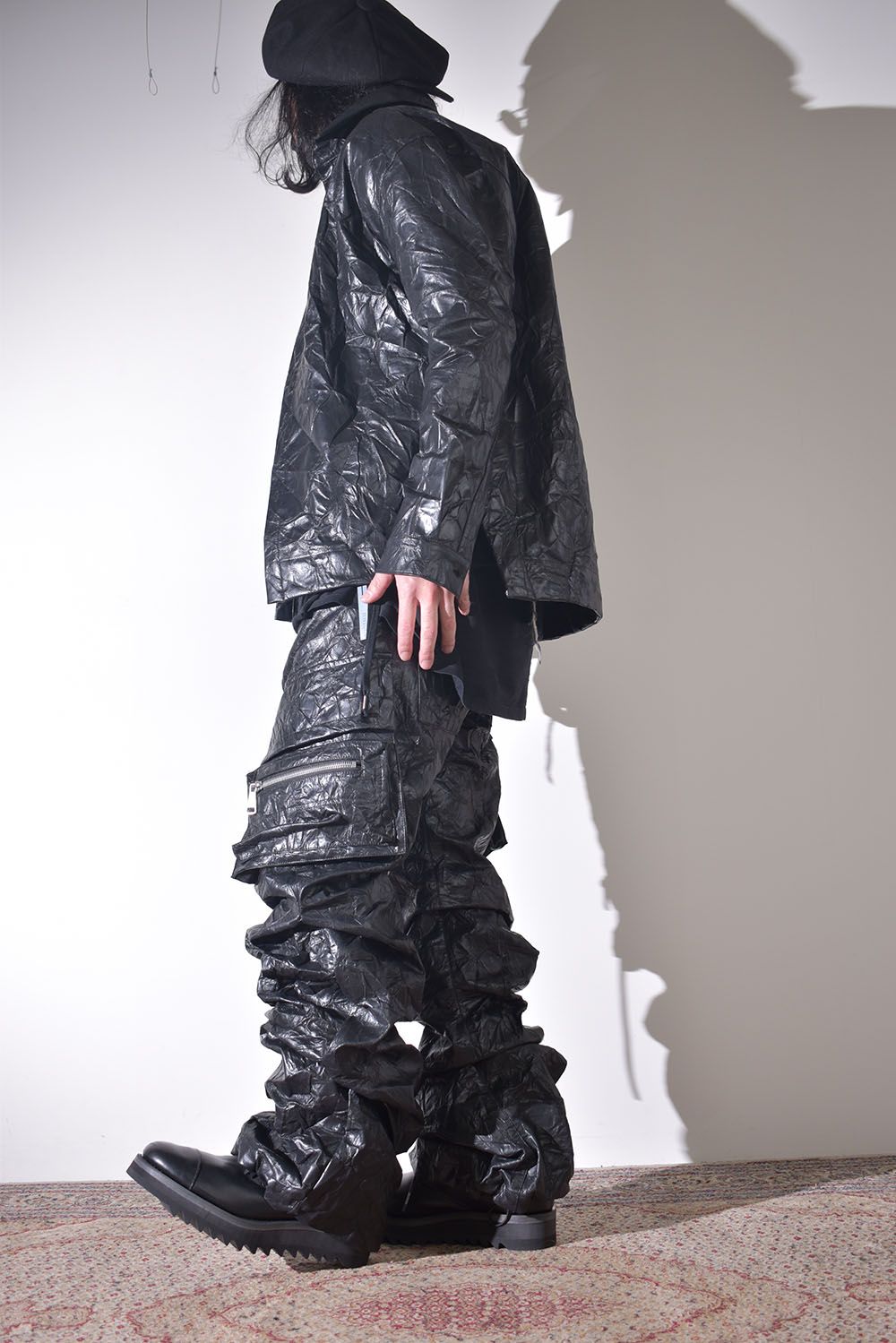 ニット × レザーの質感