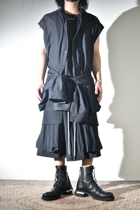 着こなしの幅広いA.F artefactのシャツ