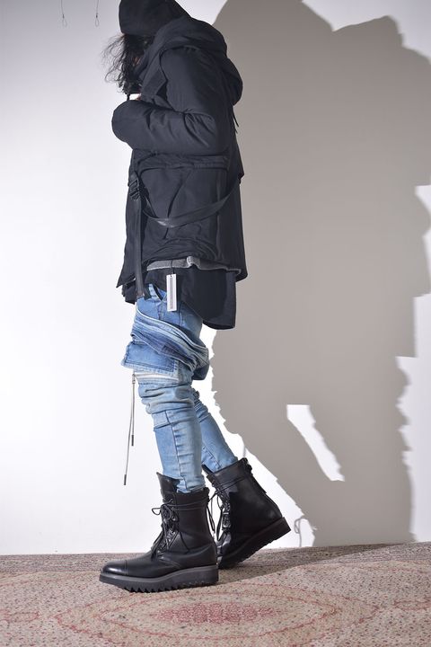 インディゴで合わせるダウンジャケット