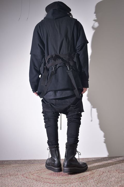 ドルマンスリーブにも重ねられるベスト