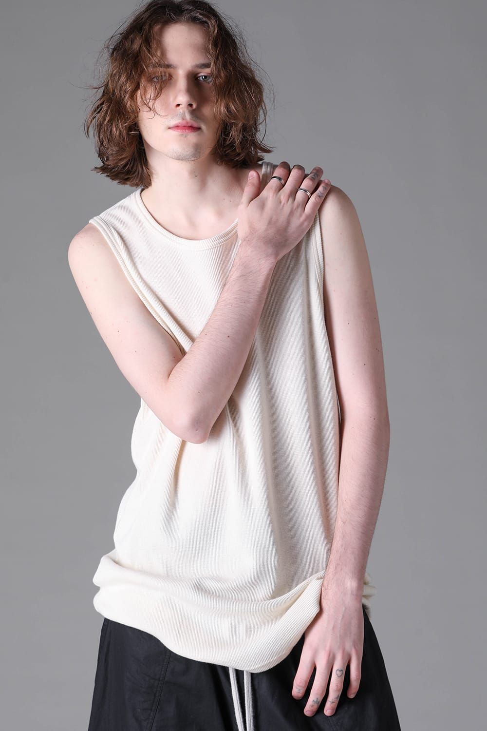 《2026AW先行予約》Back Printed Waffle Jersey Long Tank Top"Black / D.Grey / Ivory /Khaki"バックプリントワッフルジャージーロングタンクトップ"ブラック/ダークグレー/アイボリー/カーキ"