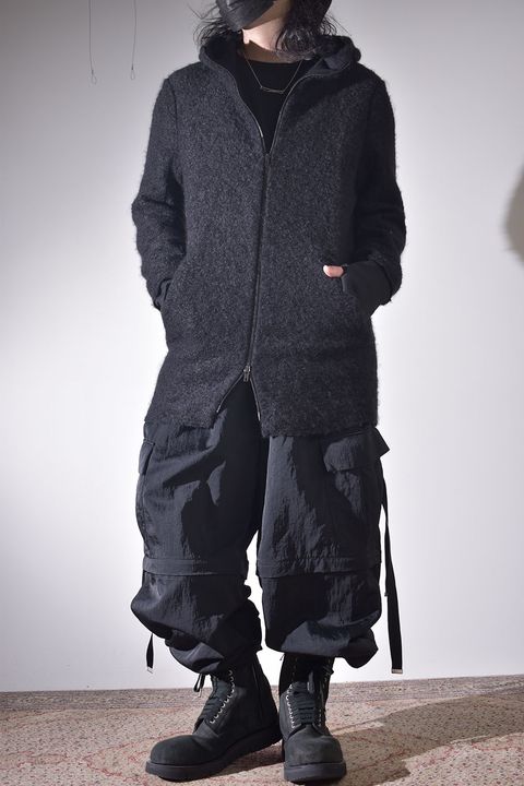 素材の変化で楽しむオールブラック