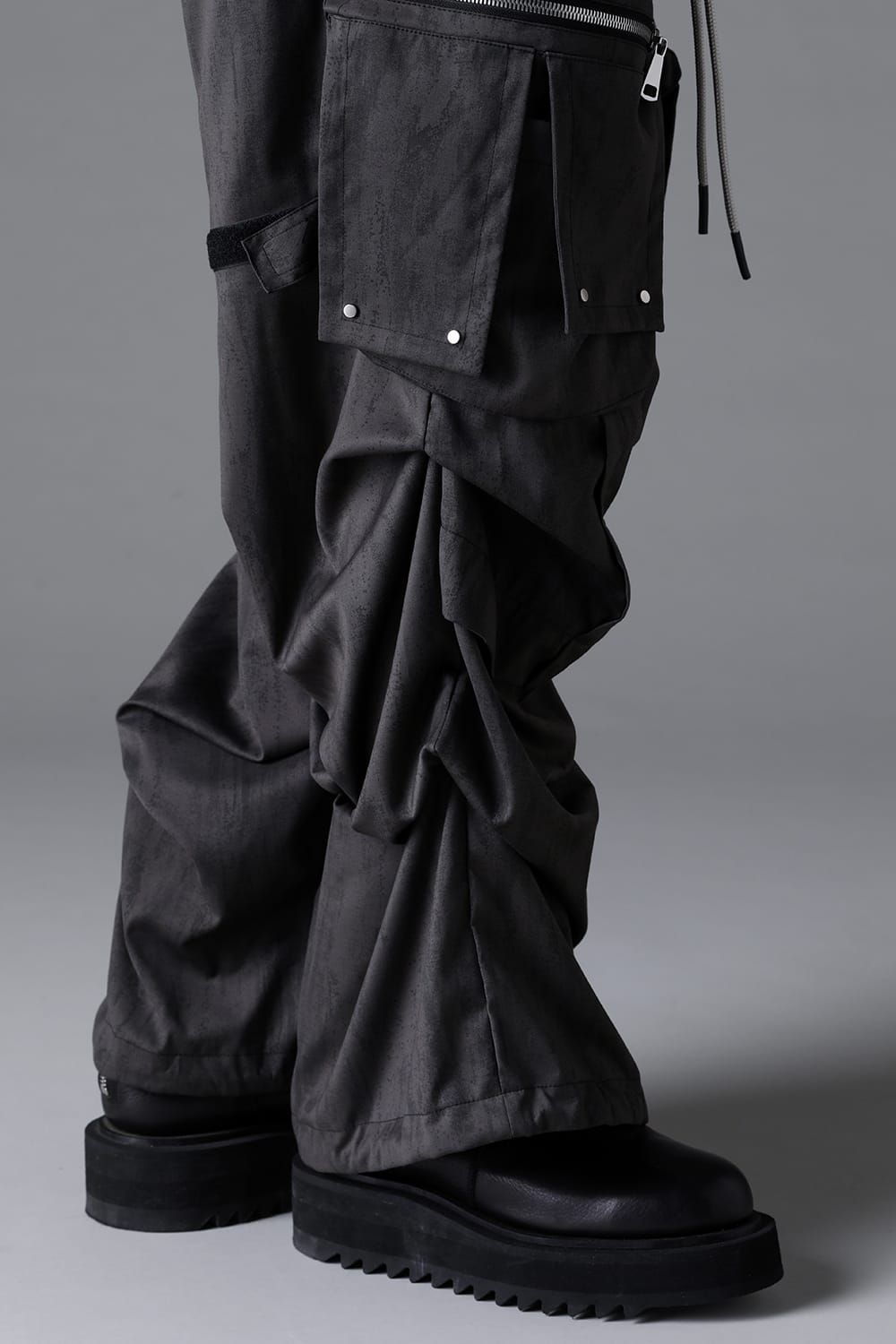 《2026SS先行予約》Abstract Cargo Tuck Wide Pants"Black / Grey /Brown" / アブストラクトカーゴタックワイドパンツ"ブラック/グレー/ブラウン"