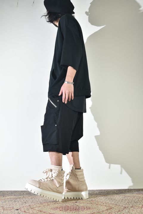 ドライタッチなスウェットで初夏意識