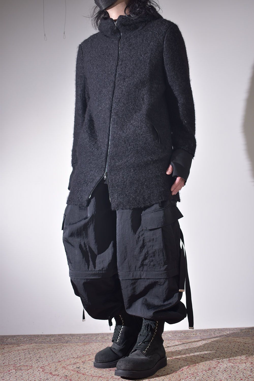 素材の変化で楽しむオールブラック