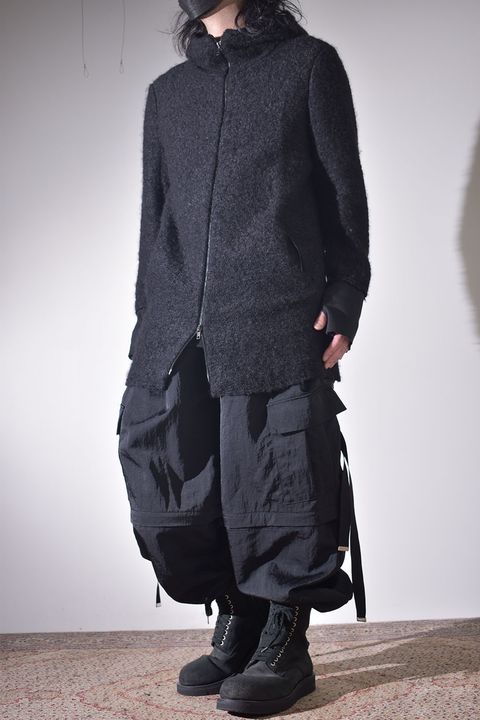 素材の変化で楽しむオールブラック