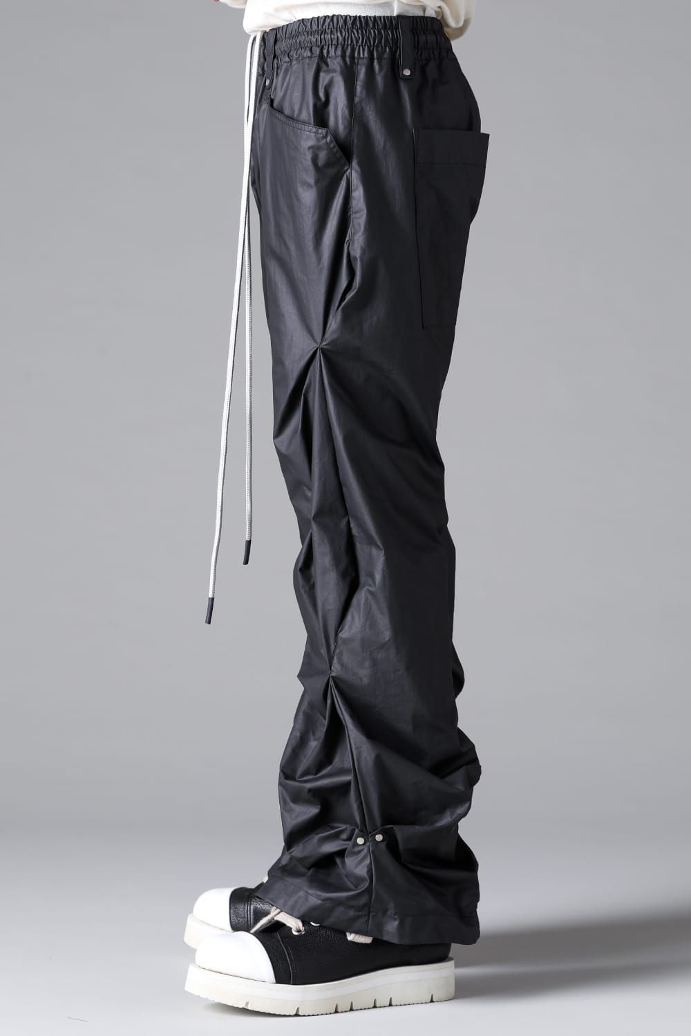 《2026SS先行予約》Coating Random Tuck Bootcut Pants"Black" / コーティングランダムタックブーツカットパンツ"ブラック"
