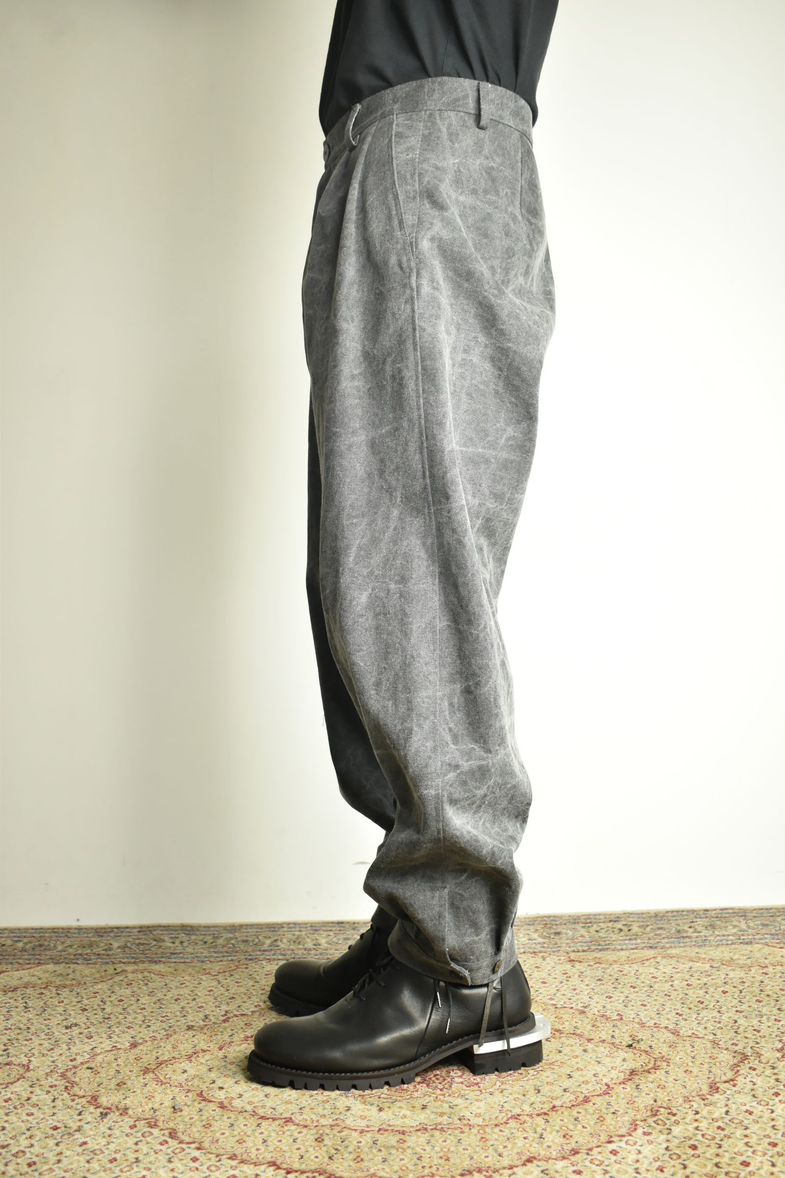 Tucked Hem Pants with Button Closure"Charcoal" /  タックヘムパンツ "チャコール"
