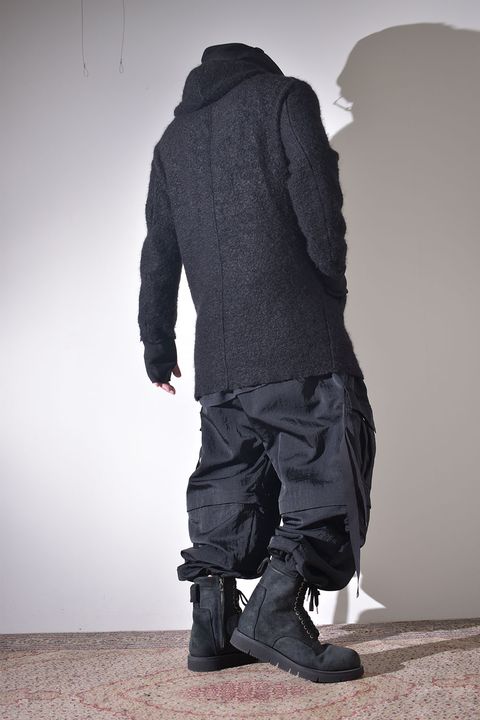 素材の変化で楽しむオールブラック