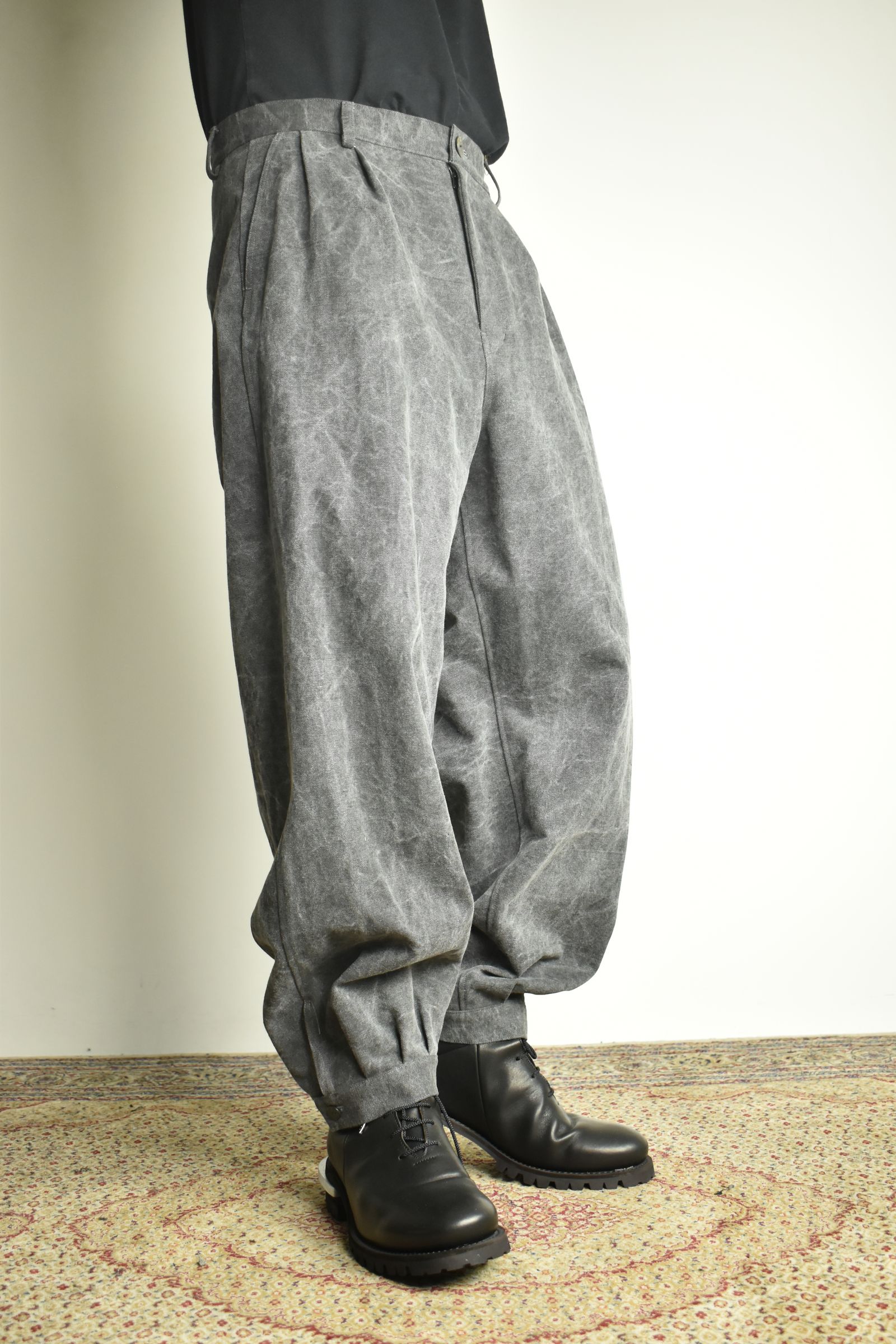 Tucked Hem Pants with Button Closure"Charcoal" /  タックヘムパンツ "チャコール"