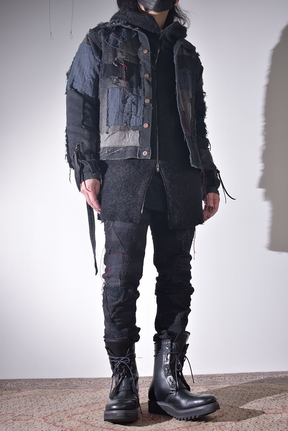 ライトアウターに保温性の高いフーディを差し込む