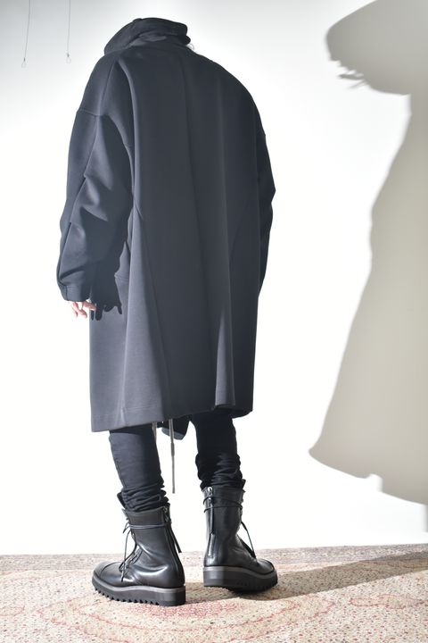 ジャージー素材のショールカラーラップコート
