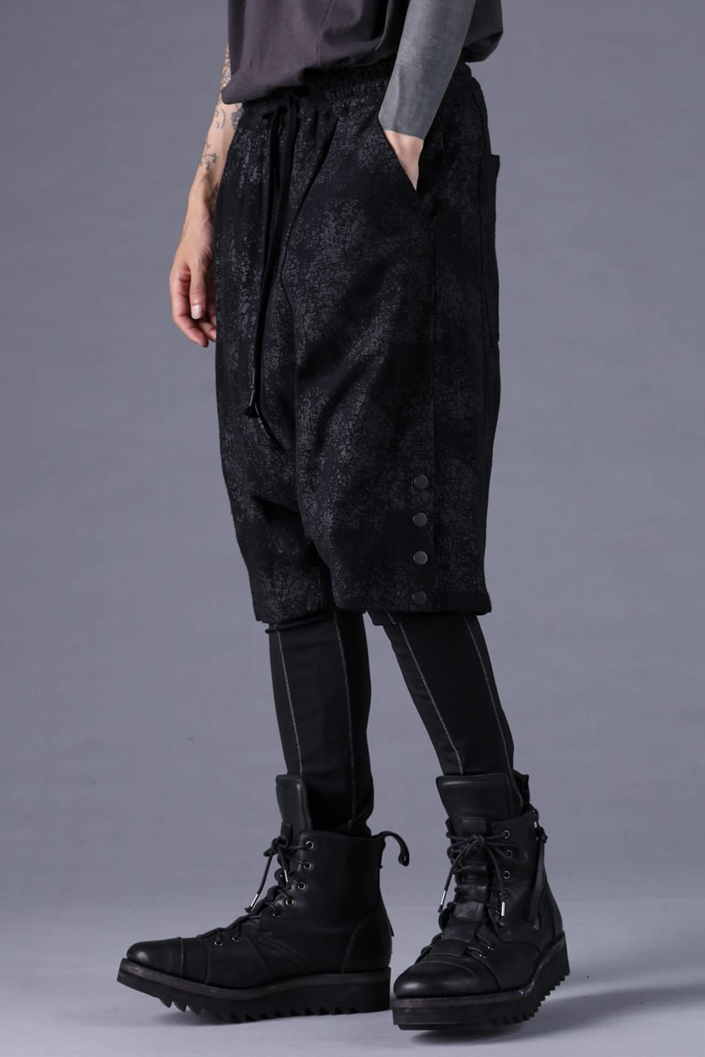 《2027SS先行予約分》Crack-Coated Jersey Sarrouel Shorts"Black" / クラックコーティングジャージーサルエルショートパンツ"ブラック"