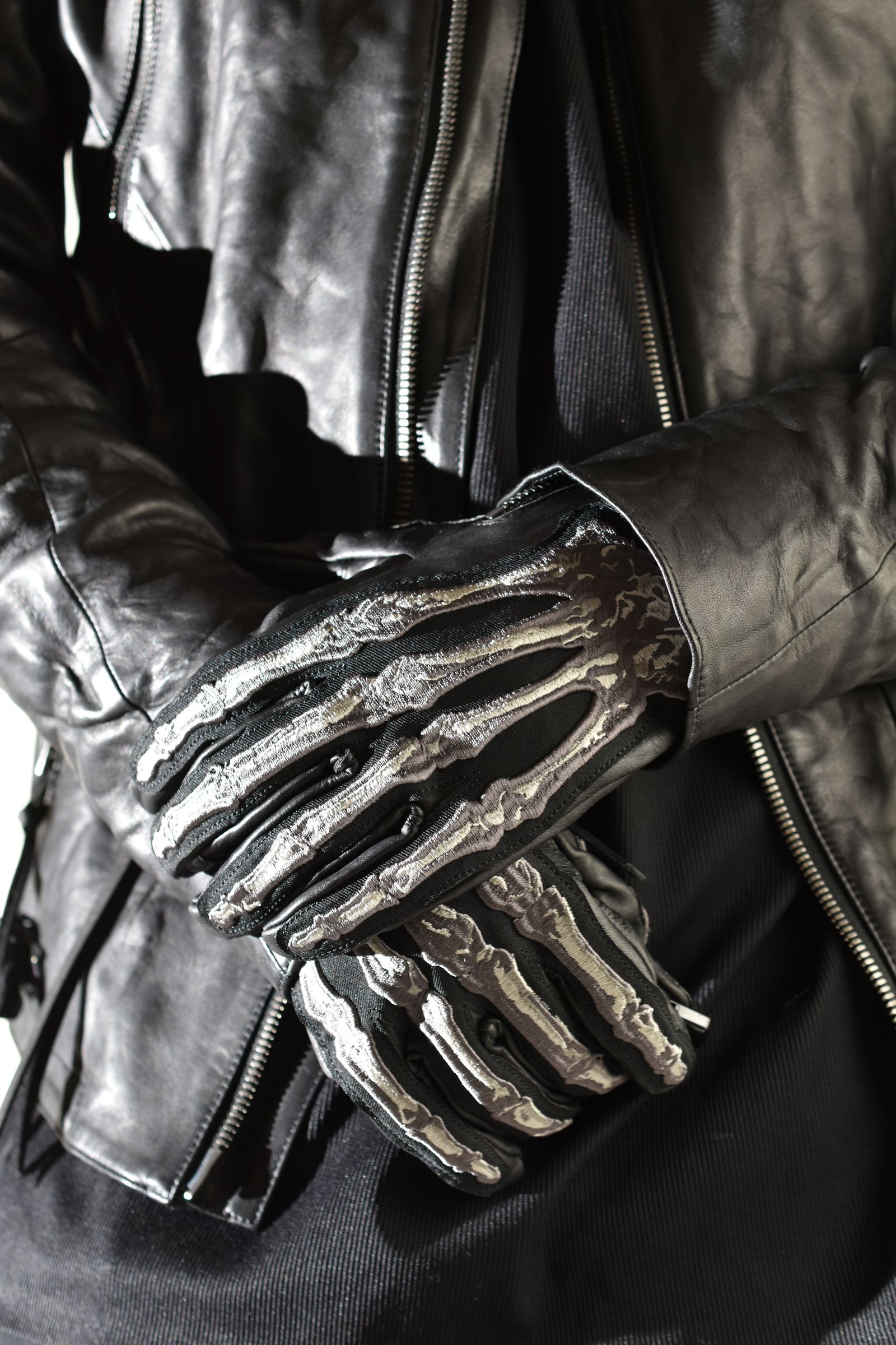 Horse Leather Embroidered Bone Gloves"Black" / ホースレザー刺繍ボーングローブ"ブラック"