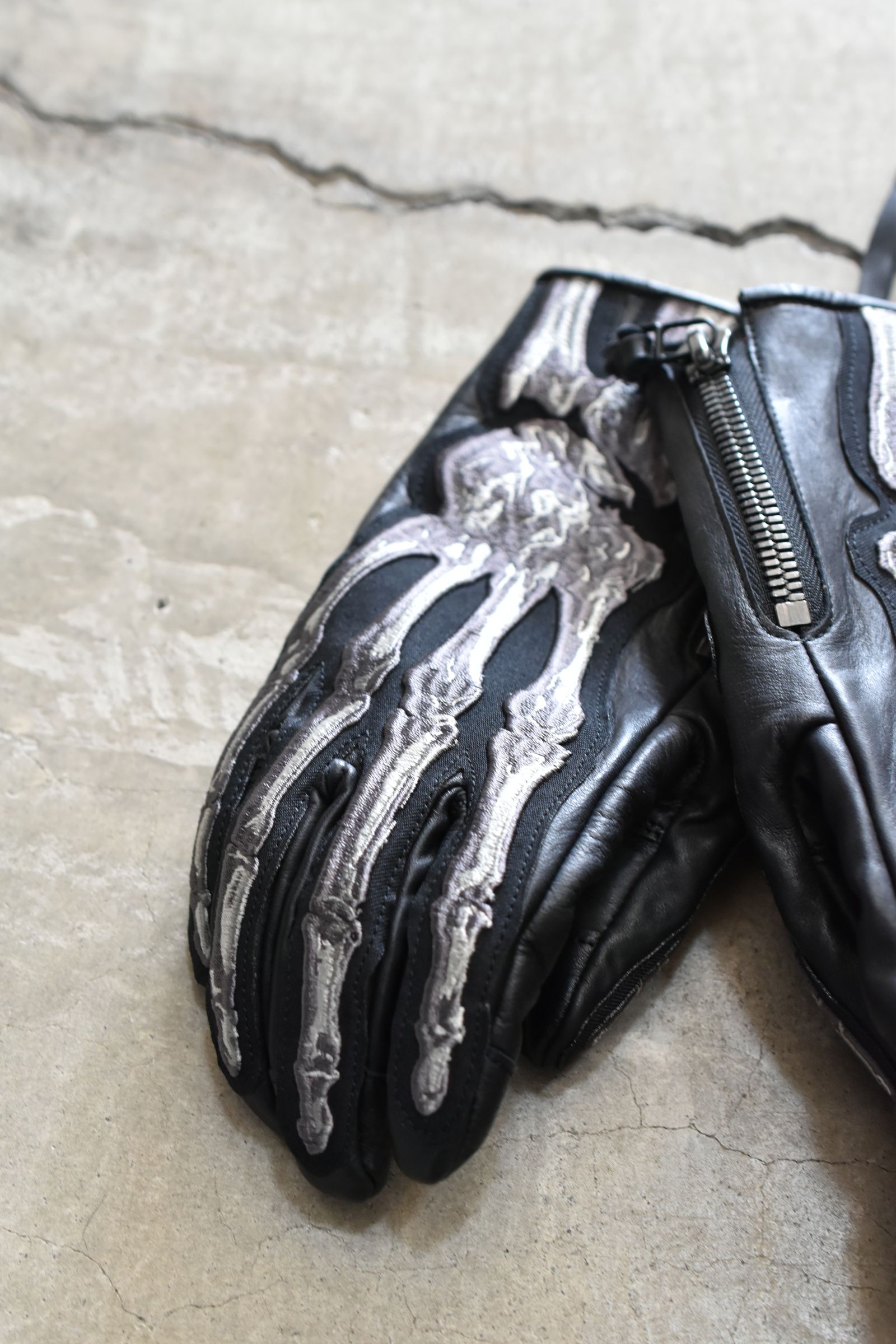 Horse Leather Embroidered Bone Gloves"Black" / ホースレザー刺繍ボーングローブ"ブラック"