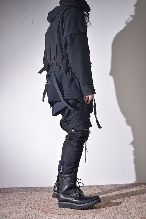 ドルマンスリーブにも重ねられるベスト