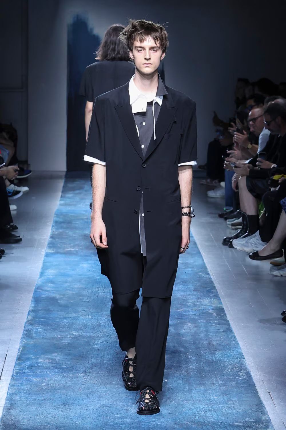 LOOK.2