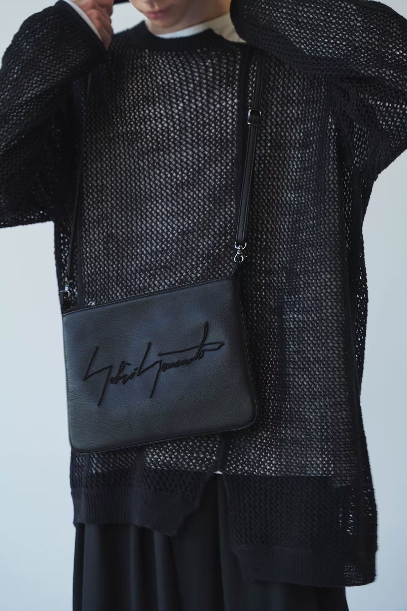 yohji yamamoto - discord | yohji yamamoto / シグネチャー L サコッシュ (ユニセックス) / ブラック  / DA-I98-790 | ALUBUS / RUFUS