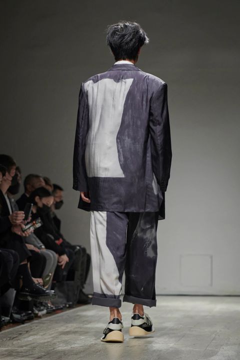 LOOK.28