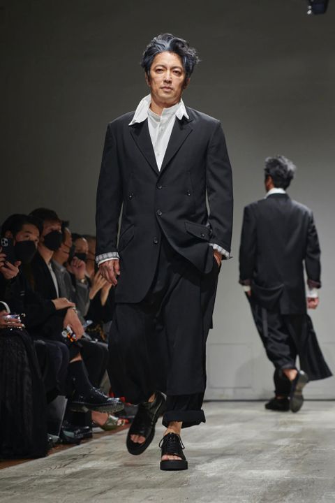 LOOK.42