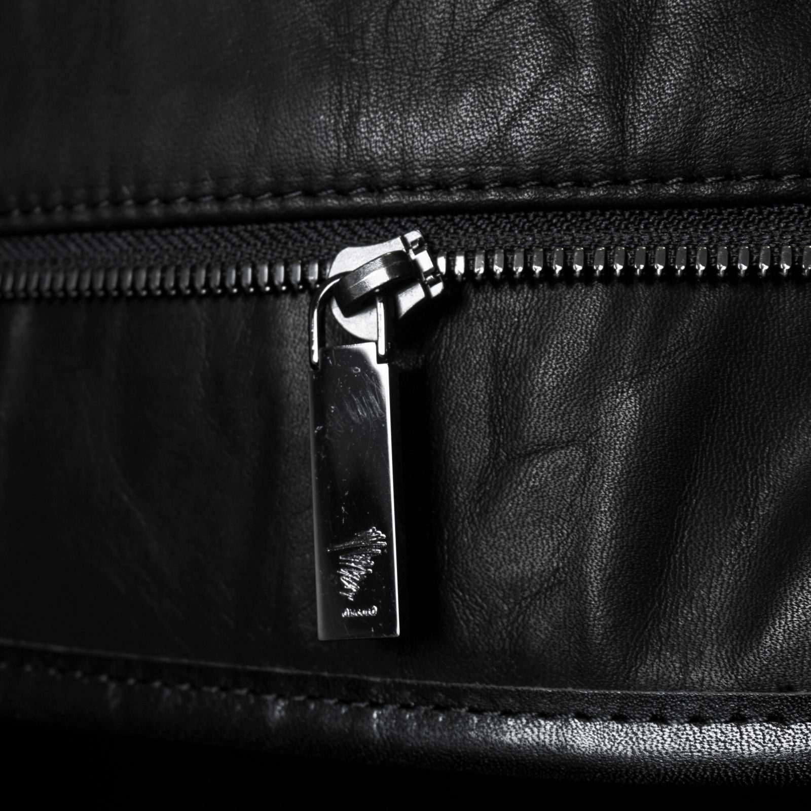 discord | yohji yamamoto [DH-I40-726 / ヘキサゴンレザートート(L)]