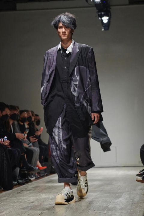 LOOK.28