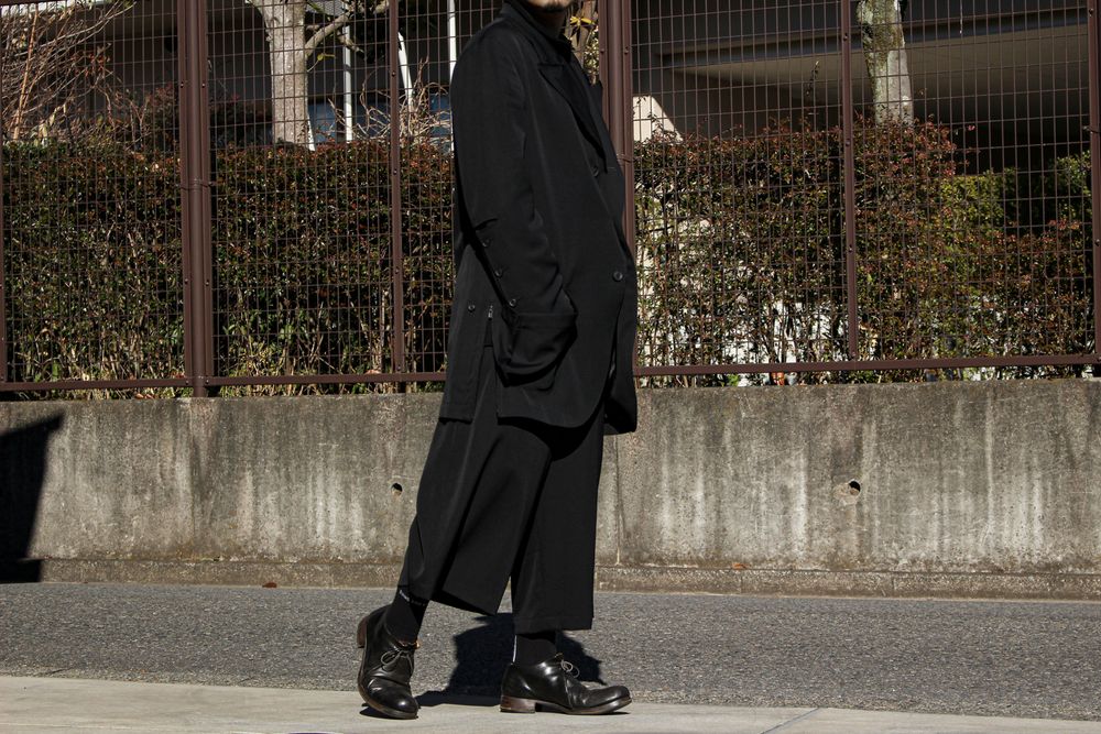 Yohji Yamamoto [ギミック楽しむ黒スタイル]