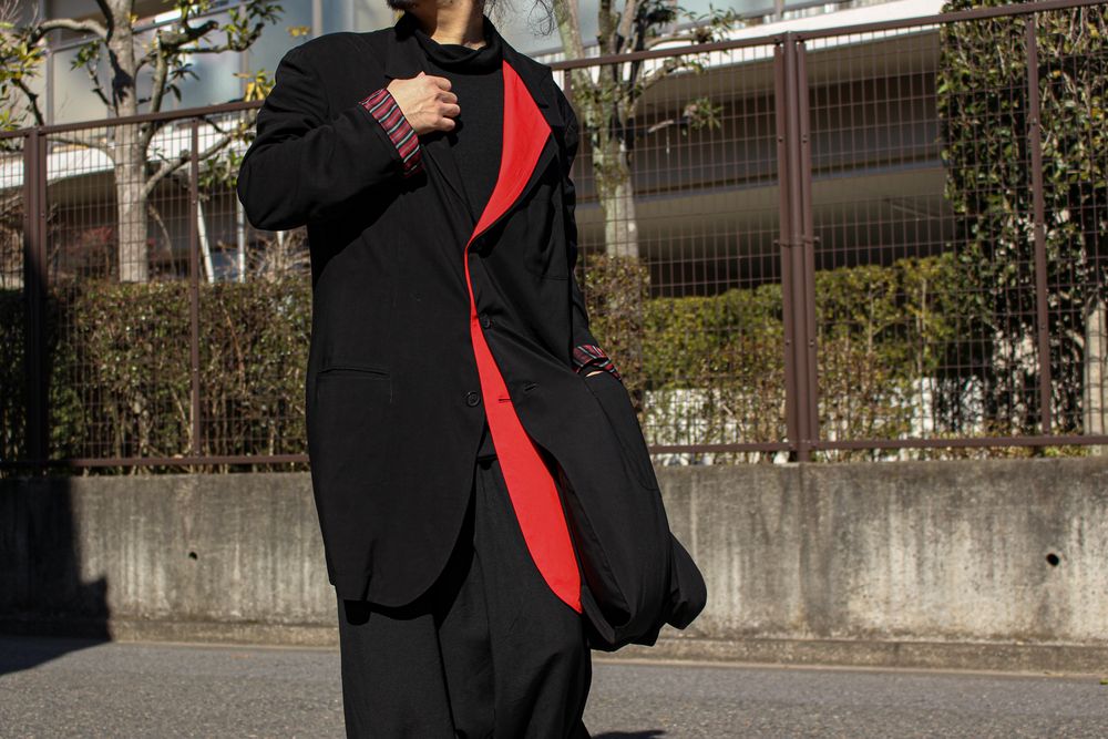 Yohji Yamamoto [ボタンの留め外しで気分をチェンジ]