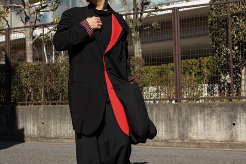 Yohji Yamamoto [ボタンの留め外しで気分をチェンジ]