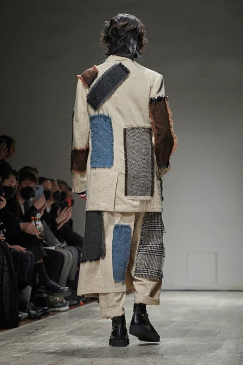 LOOK.17
