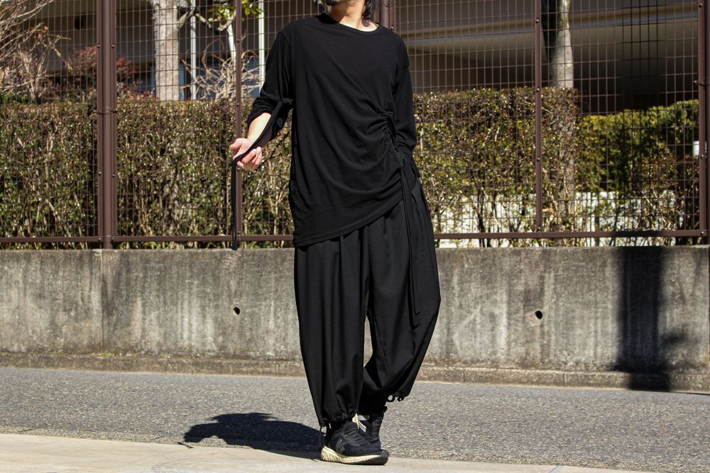 Yohji Yamamoto [シャーリングでカットソーに二面性を]