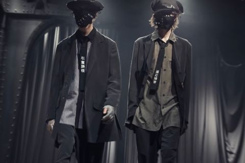 Yohji Yamamoto [話題ネタ必須のメッセージ刺繍のネクタイ]
