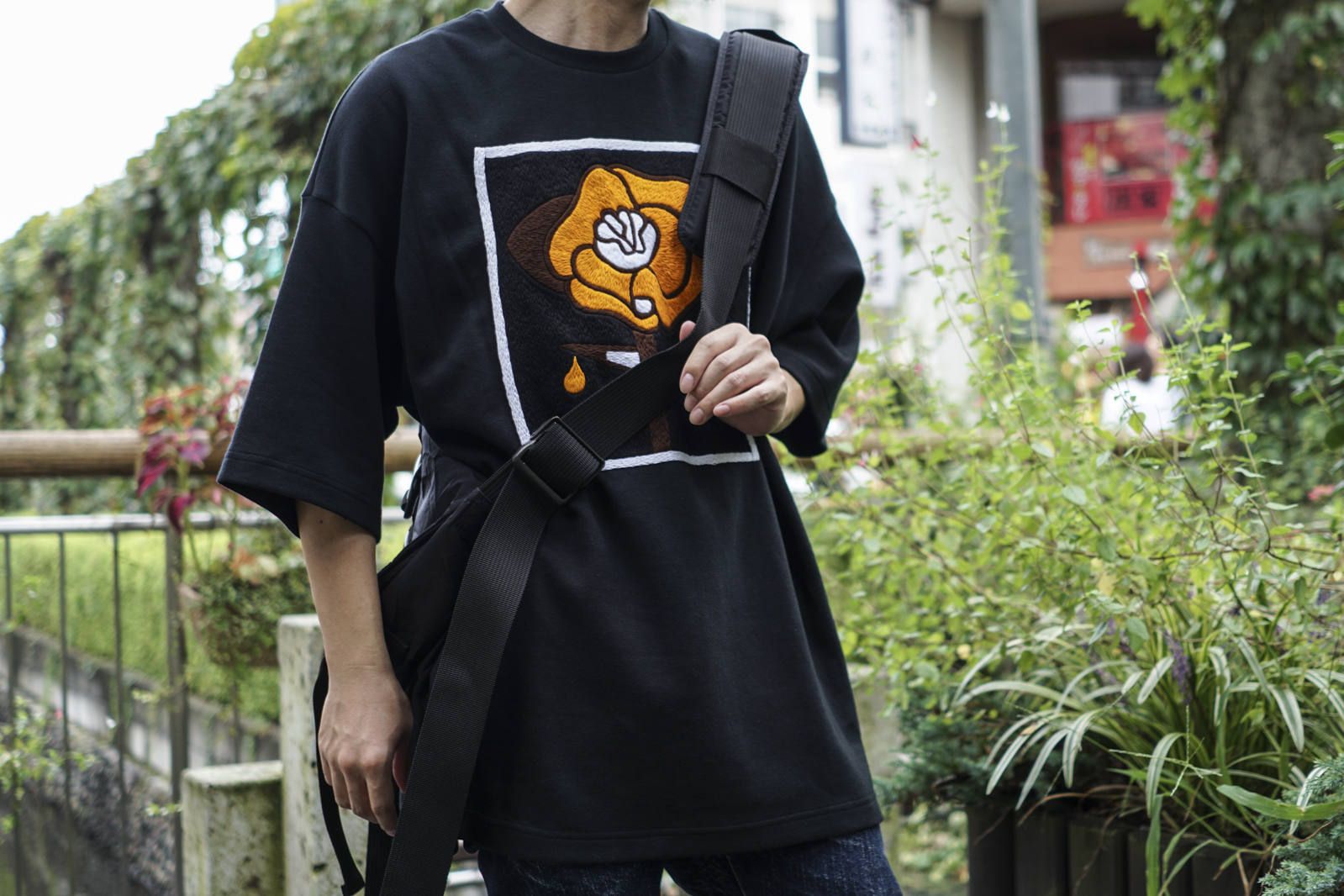 Children of the discordance [OVERSIZED EMBROIDERY TEE] | ALUBUS