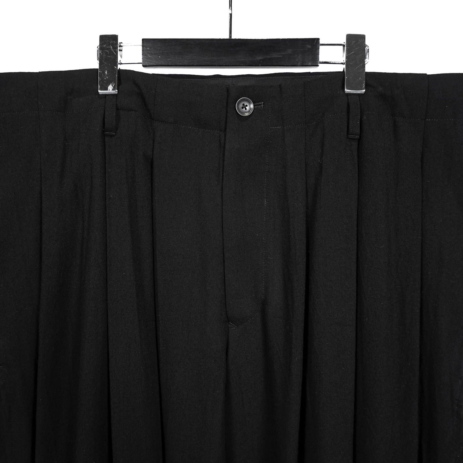 Yohji Yamamoto [HN-P21-238 / 12本タック裾ベルト付]