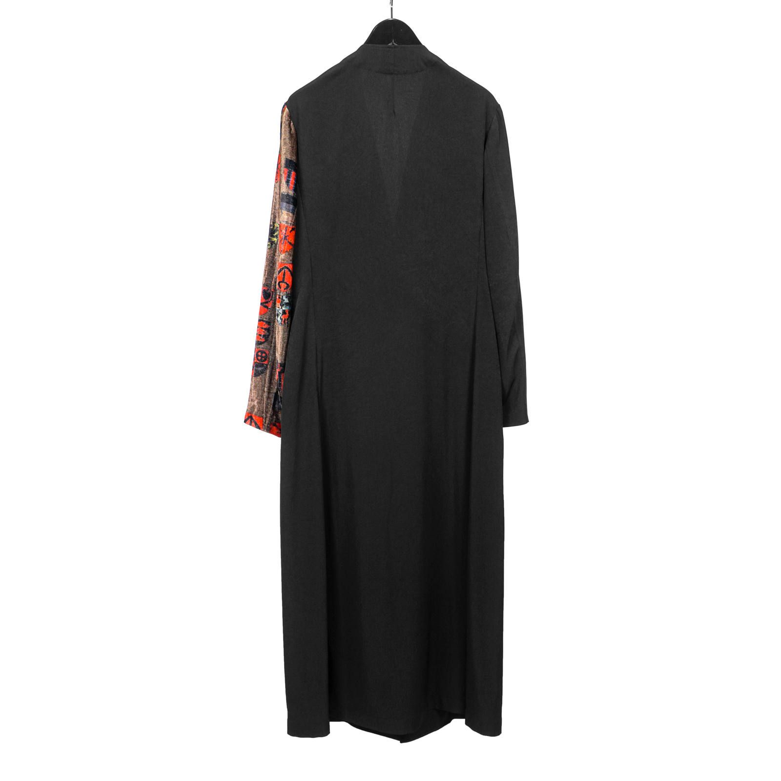 Yohji Yamamoto [HN-D18-809 / 紋章Aゴールド袖ドレス]