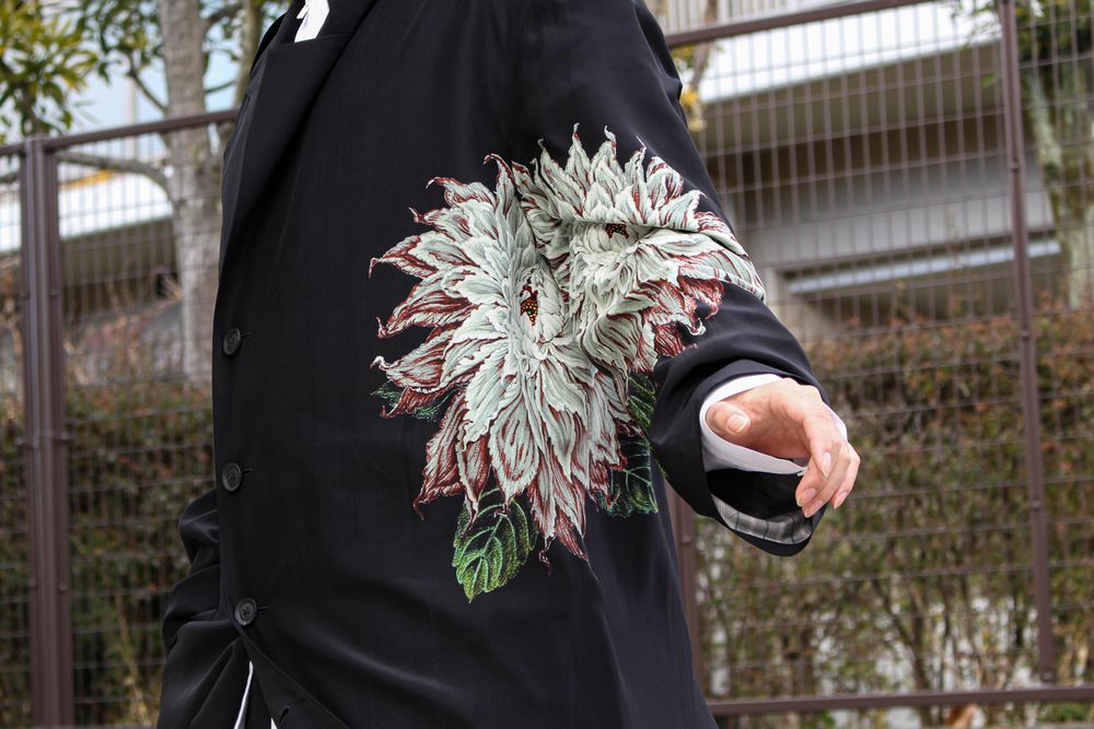 Yohji Yamamoto [緻密な柄合わせが生み出すアート作品]