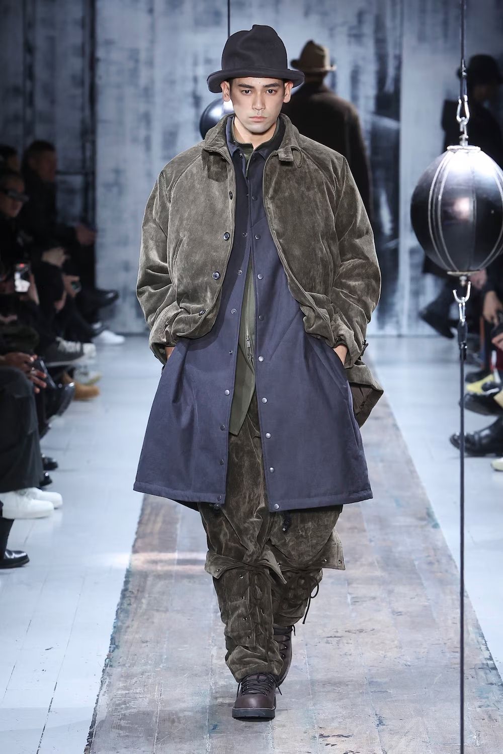 LOOK.34
