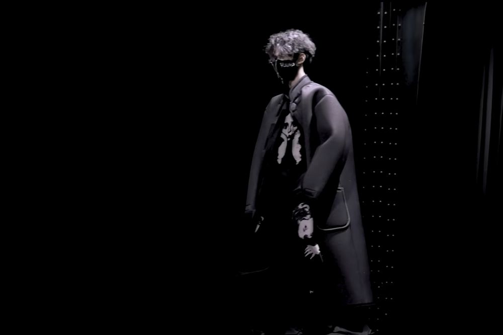 Yohji Yamamoto [覗かせて楽しめる季節のスタイル]